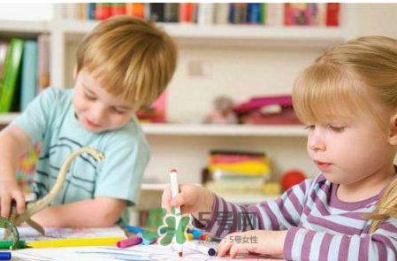 暑假孩子不寫作業(yè)怎么辦？暑假不想寫作業(yè)怎么教育？