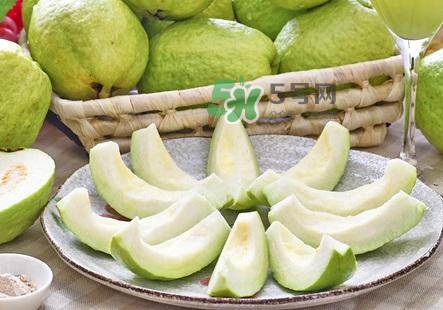 芭樂要削皮嗎？吃芭樂有什么好處？