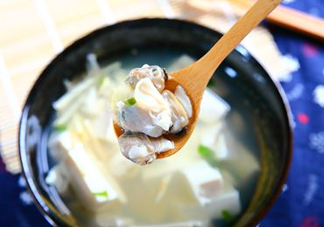煮花蛤是開水還是冷水？花蛤用冷水還是熱水？