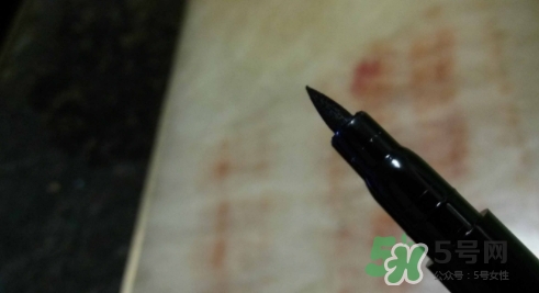 mac眼線液筆怎么用？mac魅可眼線液筆使用方法