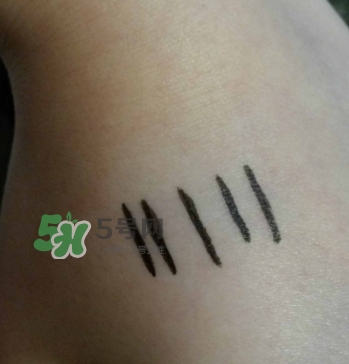 mac眼線液筆怎么用？mac魅可眼線液筆使用方法