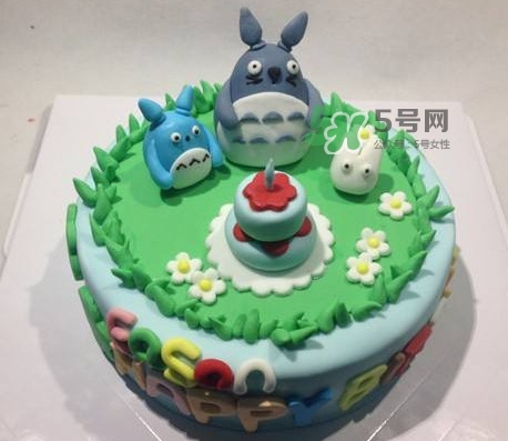 翻糖蛋糕好吃嗎？翻糖蛋糕能用戚風蛋糕坯嗎