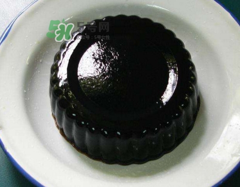 仙草凍熬好多久能成型？仙草凍添加什么才會結(jié)凍