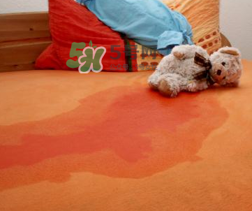 孩子尿床怎么去味？孩子尿床床墊怎么清理？