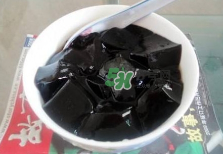 燒仙草是黑涼粉嗎？燒仙草和黑涼粉的區(qū)別