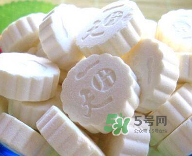 牛初乳咀嚼片是鈣片嗎？牛初乳咀嚼片和鈣片的區(qū)別