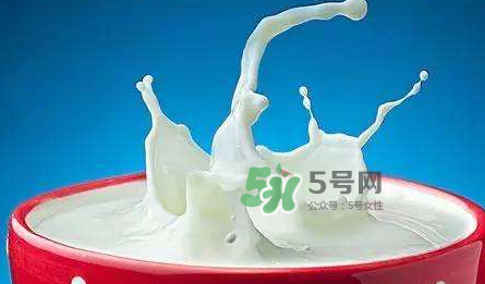 牛初乳咀嚼片是鈣片嗎？牛初乳咀嚼片和鈣片的區(qū)別