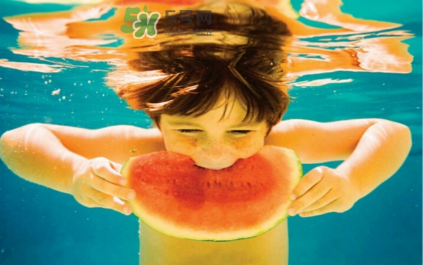 孩子尿床怎么去味？孩子尿床床墊怎么清理？