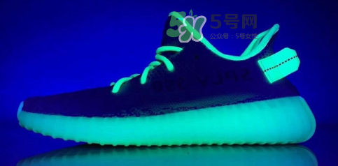 adidas yeezy boost 350 v2黃斑馬是夜光的嗎？