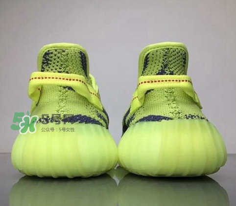 adidas yeezy boost 350 v2黃斑馬是夜光的嗎？