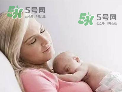 坐月子要穿內(nèi)衣嗎？坐月子不穿內(nèi)衣胸會(huì)下垂嗎？