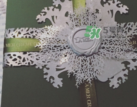 海藍(lán)之謎唇霜怎么用？海藍(lán)之謎修護(hù)唇霜使用方法