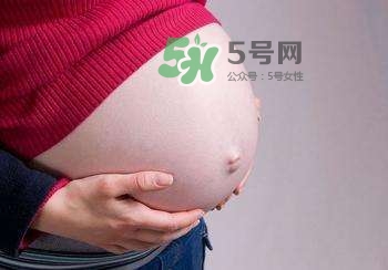 孕期可以蹲著上廁所嗎？孕期上廁所會壓到寶寶嗎？