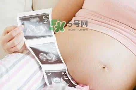 孕期可以蹲著上廁所嗎？孕期上廁所會壓到寶寶嗎？