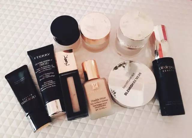 粉底液顏色如何選擇 選對粉底液不浮粉不脫妝 粉底液顏色如何選擇 選對粉底液不浮粉不脫妝