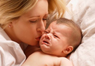 新手爸媽必看，七天教小嬰兒戒夜奶一覺到天亮