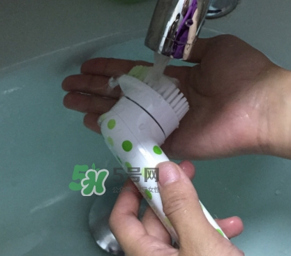 倩碧聲波潔面儀怎么充電？倩碧潔面儀充電燈不亮