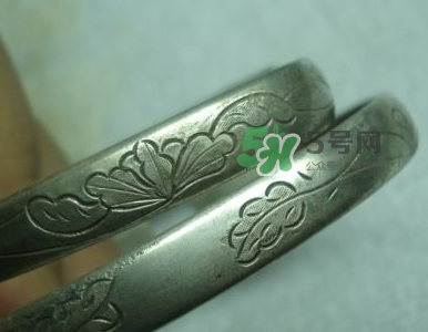 銀手鐲可以帶著洗澡嗎？銀手鐲洗澡能不能帶？