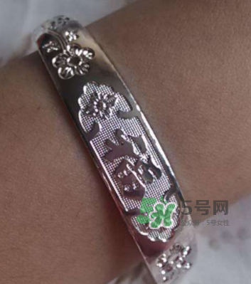 銀手鐲可以用牙膏洗嗎？銀手鐲可以用什么洗？