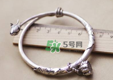 銀手鐲可以用牙膏洗嗎？銀手鐲可以用什么洗？