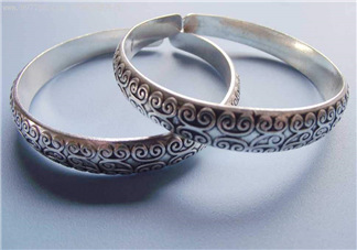 銀手鐲可以帶著洗澡嗎？銀手鐲洗澡能不能帶？