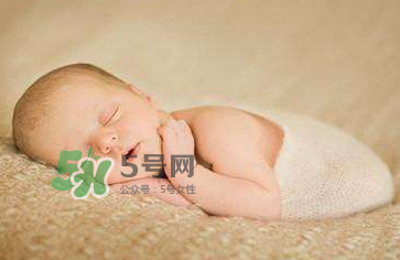 立秋后寶寶要穿什么衣服？立秋后寶寶要穿襪子嗎？