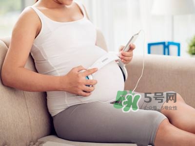 音樂胎教是媽媽聽還是放在肚子上？胎教音樂有哪些？