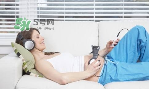 胎教可以聽(tīng)流行歌曲嗎？如何判斷寶寶喜歡什么類(lèi)型的胎教音樂(lè)