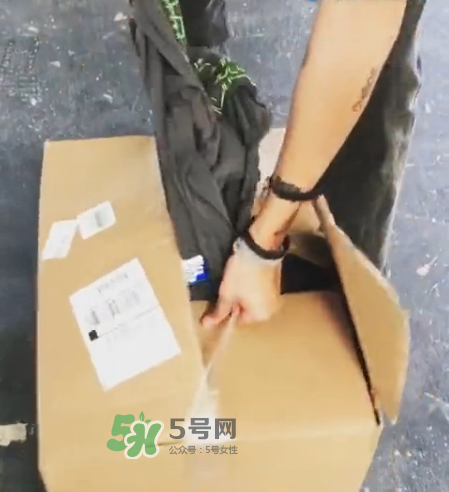 off white awge演唱會限定長袖t怎么買_在哪買？