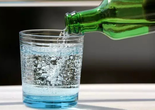 蘇打水是碳酸飲料嗎？蘇打水和碳酸飲料的區(qū)別