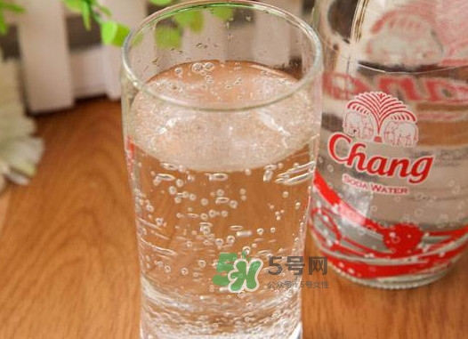 蘇打水是什么水？蘇打水喝多了會(huì)怎么樣？