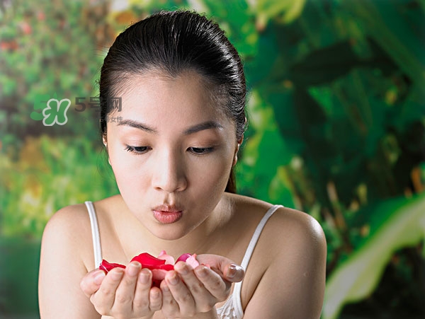 剛開始護(hù)膚用什么牌子 一般護(hù)膚步驟說明