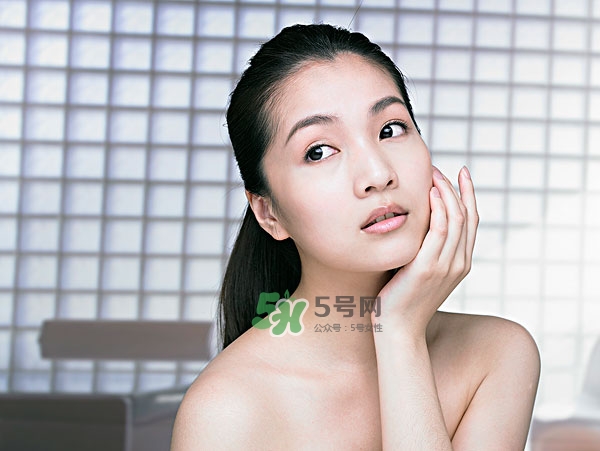 外油內(nèi)干的皮膚怎么護(hù)理 先補水還是先控油