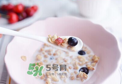 卡樂比梅果牛奶系列麥片好吃嗎？卡樂比梅果牛奶系列價格