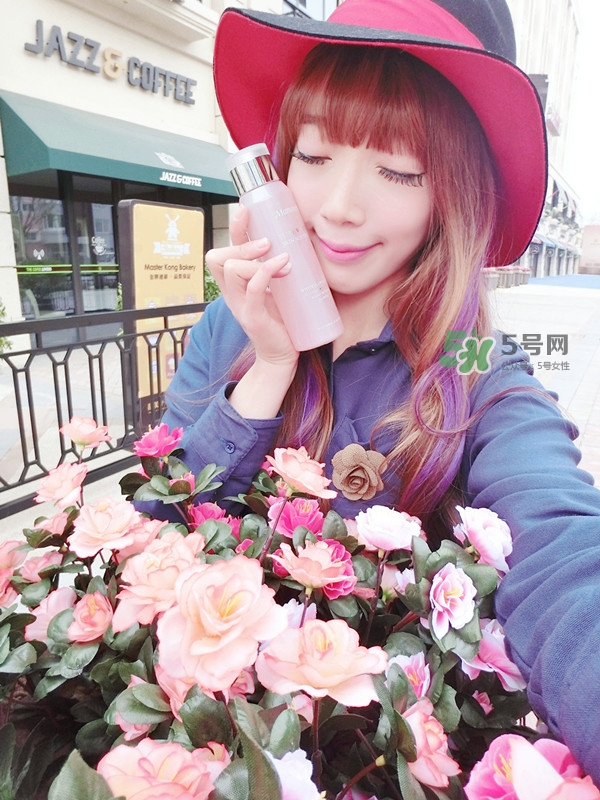 夢妝花萃凈白調(diào)理水怎么樣？夢妝花萃凈白調(diào)理水能補水嗎？