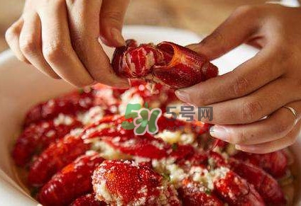 吃小龍蝦什么會(huì)得橫紋肌溶解癥？橫紋肌溶解癥嚴(yán)重嗎