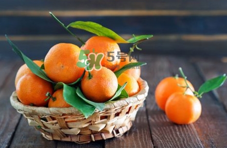 橘子里的白絲能吃嗎？橘子瓣上面的白絲吃了有什么好處？