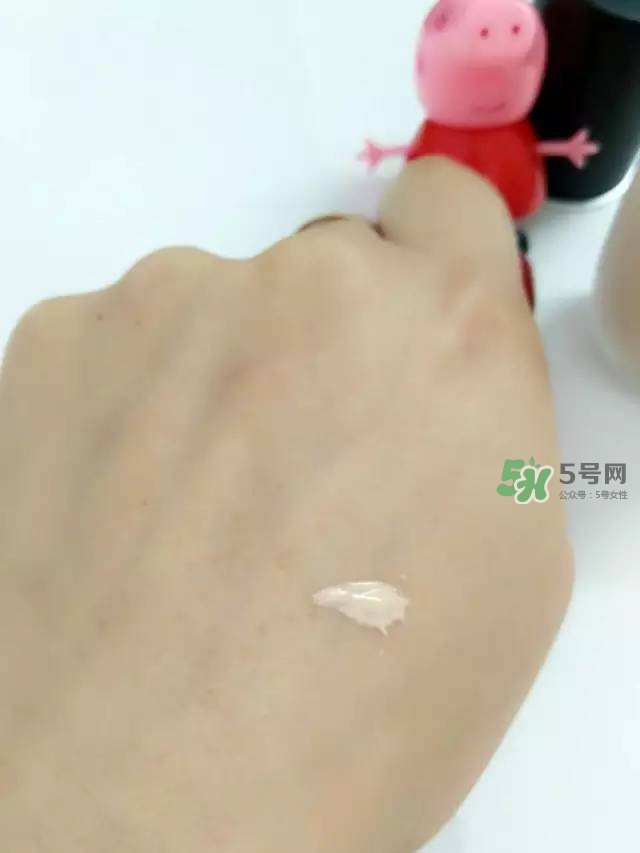 玫珂菲水粉霜怎么樣？玫珂菲全新雙用水粉霜好用嗎？