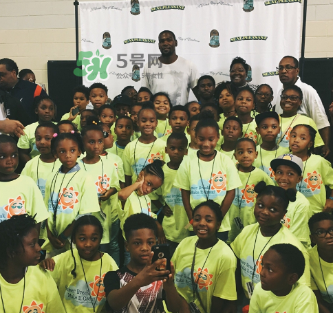 杜蘭特回家鄉(xiāng)穿的鞋子是什么牌子_哪個(gè)型號(hào)_多少錢(qián)_什么時(shí)候發(fā)售？