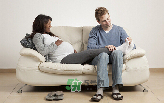 為什么伸懶腰容易抽筋？睡覺伸懶腰時腿抽筋