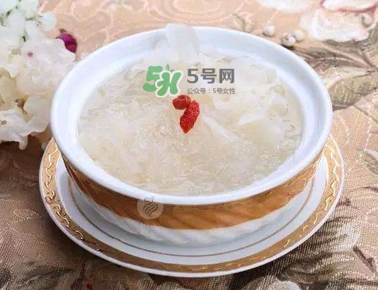 燕窩和銀耳的功效一樣嗎？燕窩和銀耳的區(qū)別？