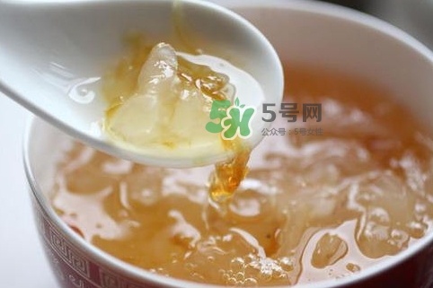 燕窩和銀耳的功效一樣嗎？燕窩和銀耳的區(qū)別？