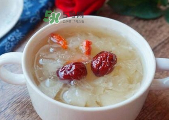 燕窩和銀耳可以一起燉嗎？燕窩和銀耳的口感區(qū)別