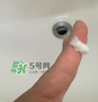 一葉子補(bǔ)水潔面乳怎么樣？一葉子補(bǔ)水洗面奶好用嗎？