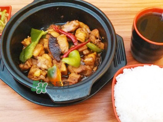 黃燜雞米飯多少錢一份？黃燜雞米飯?zhí)攸c(diǎn)是什么