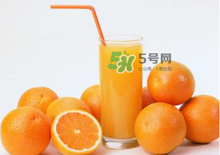 吃橙子和喝橙汁的區(qū)別 哪種更營養(yǎng)？