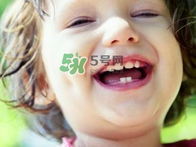 怎么防止寶寶長蛀牙？別讓孩子吃大人的口水