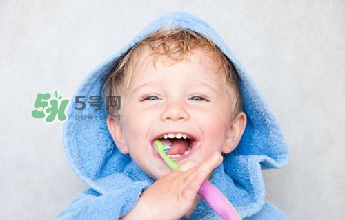 怎么防止寶寶長蛀牙？別讓孩子吃大人的口水