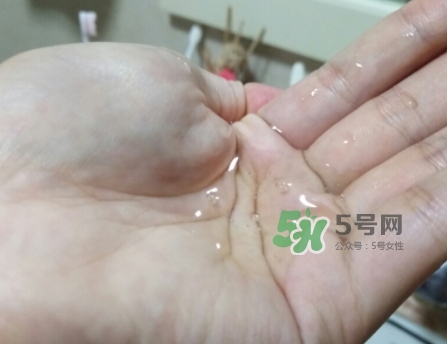 御泥坊水潤(rùn)茶萃微囊黑面膜怎么用？