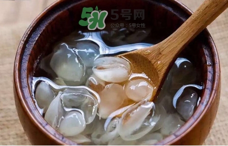 泡皂角米的水要倒掉嗎？泡皂角米的水有什么作用